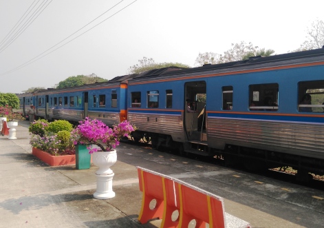タイのローカル列車