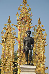 メンラーイ王の銅像